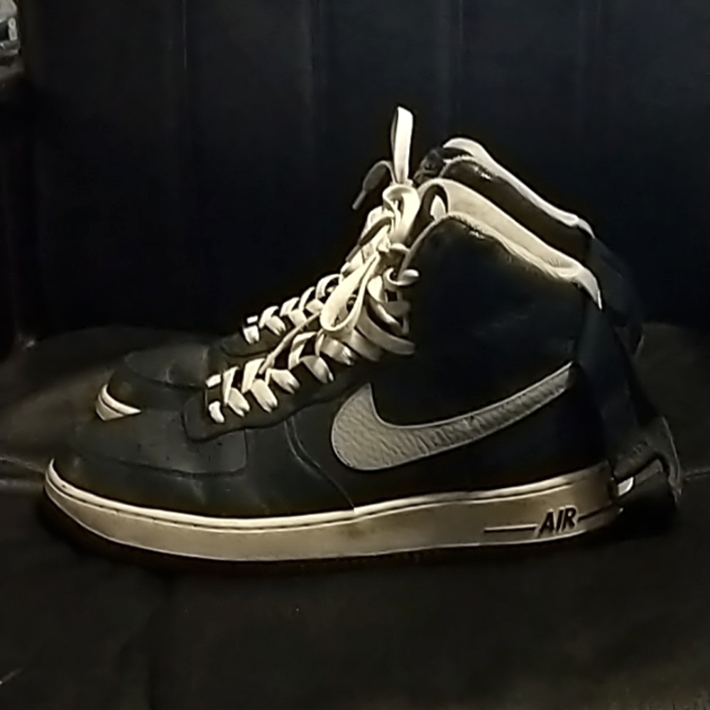 Men's Nike air force once size 11 white  navy blue and grey